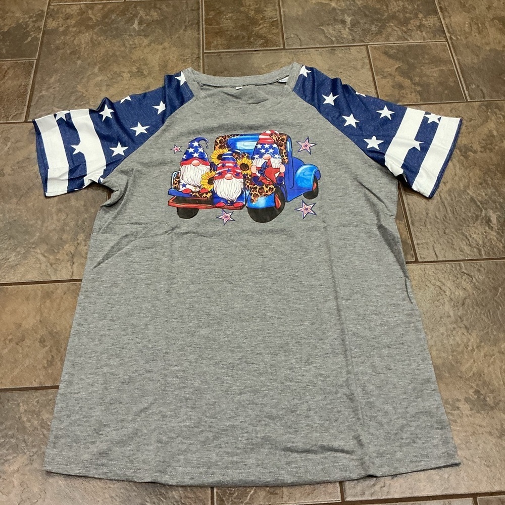 💰Make an offer, bundle and save💰 Gray T-Shirt with Patriotic Gnome Design